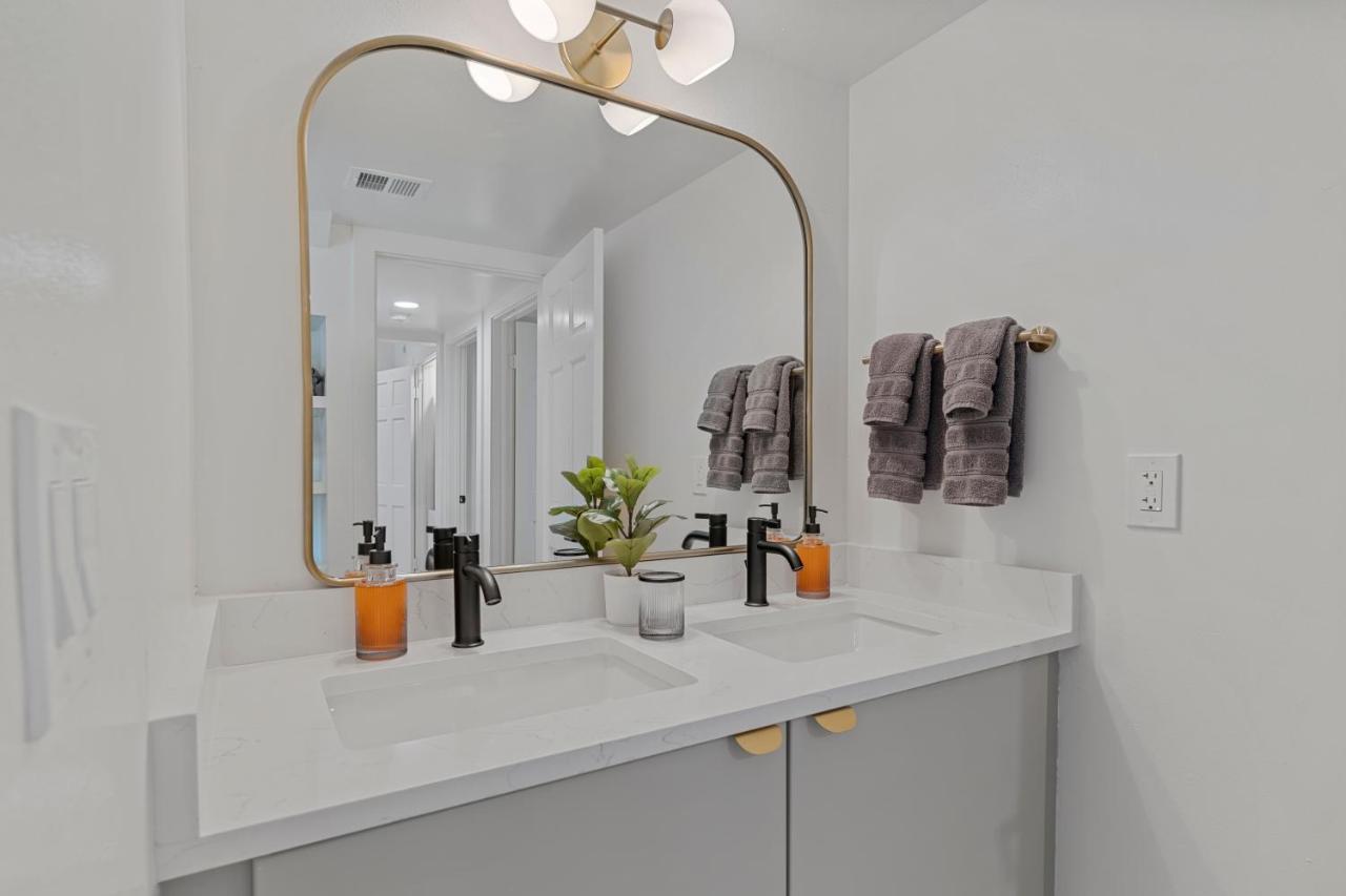Peaceful Phoenix Getaway - Central Location, Family-Friendly & Pool Table! Екстер'єр фото